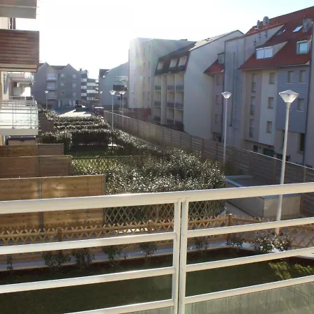 Apartment Familial Pres De La Avec Parking Et Balcon Verdoyant - Fr-1-482-49